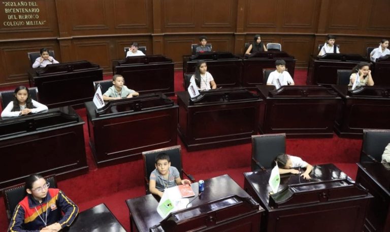 Recibe Congreso a participantes del Parlamento Infantil Incluyente