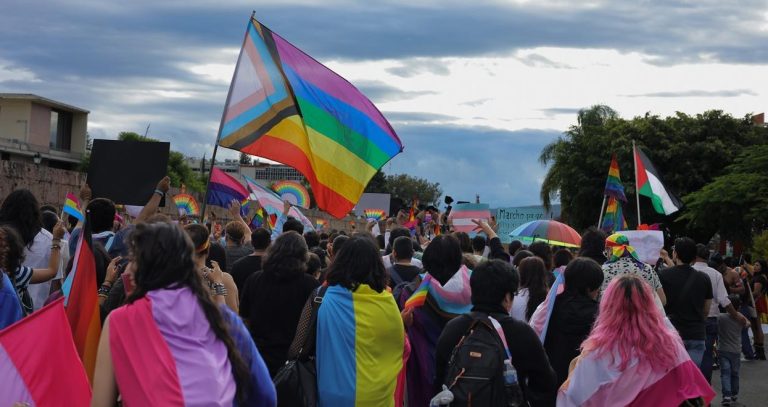 Marchan para visibilizar y respetar la comunidad LGBTQ+