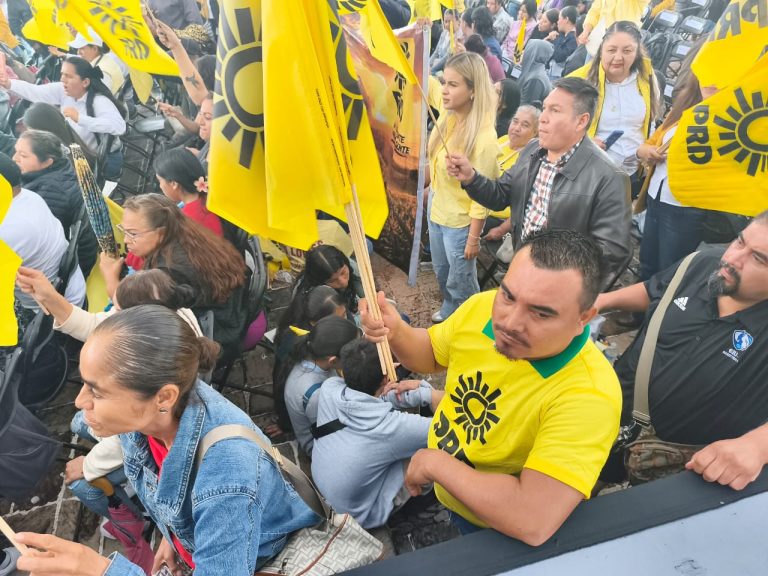 Acarreo, tortas y promesas, así transcurrió el evento del PRDM en Morelia