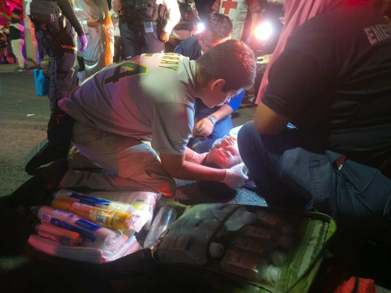 Vehículo atropella a tripulantes de una moto en la colonia Prados Verdes de Morelia