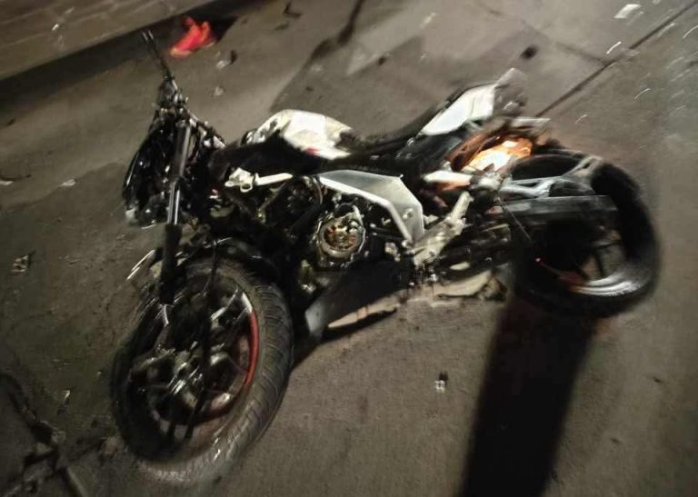 Motociclista fallece tras ser impactado por vehículo en el centro de Morelia