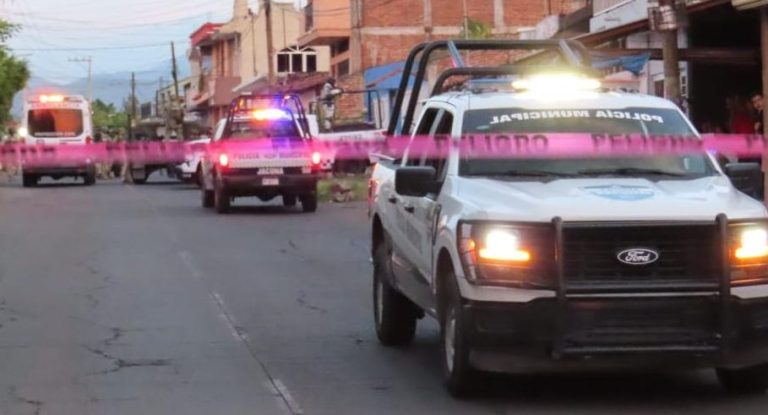 Albañil es ejecutado a bordo de su moto en Jacona
