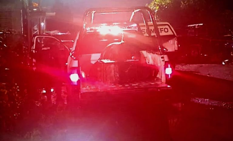 Hallan cadáver encobijado y putrefacto al oriente de Uruapan