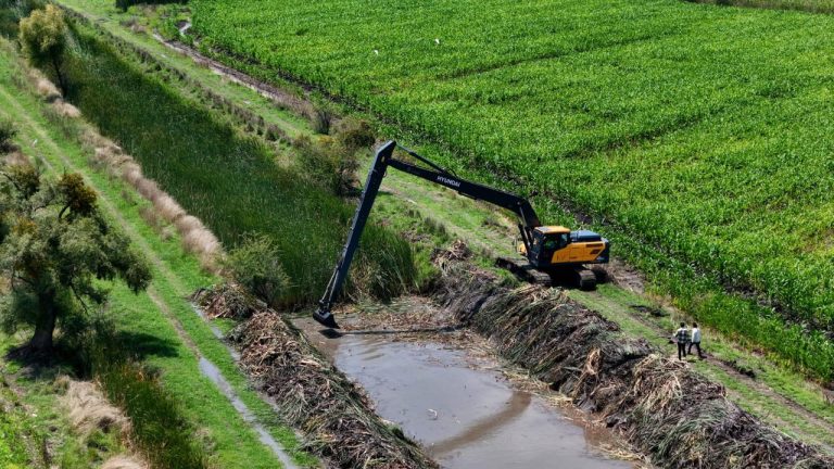 Rehabilitan más de 31 kilómetros de canales y drenes en Sixto Verduzco y Angamacutiro