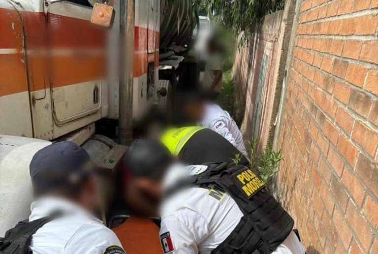 Chofer de camión pipa es baleado tras altercado vial en la carretera Morelia-Pátzcuaro
