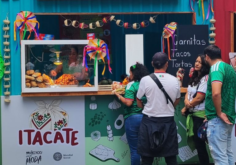 Michoacán proyecta su gastronómica ante aficionados del fútbol en CDMX