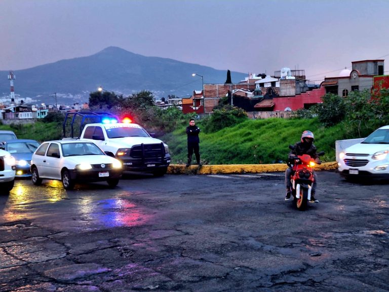 Adulto mayor es localizado sin vida debajo de puente vehicular, en Morelia