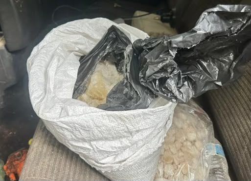 En cateo localizan 10 kg de metanfetamina en Carácuaro 