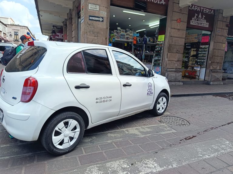 Taxistas bloquean varias calles del Centro histórico de Morelia