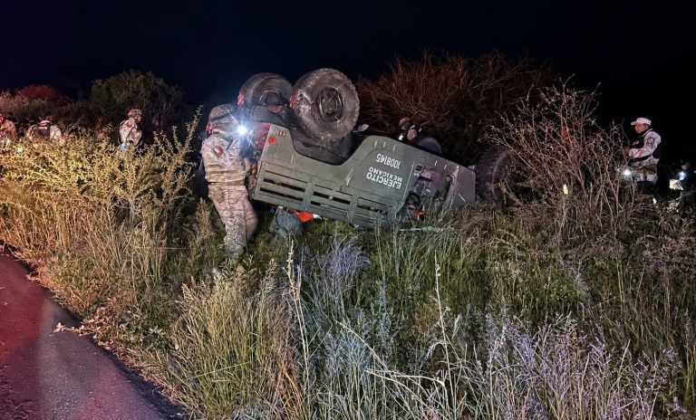 Vuelca vehículo militar en La Piedad; hay un fallecido