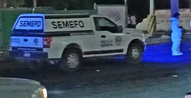 Camioneta atropella a dos personas en el fraccionamiento Misión del Valle; un hombre fallece