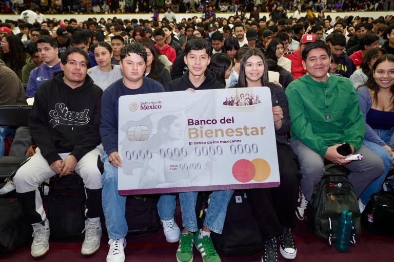 Con una inversión de más de 531 mdp, la Beca Gertrudis Bocanegra apoya a las y los universitarios michoacanos