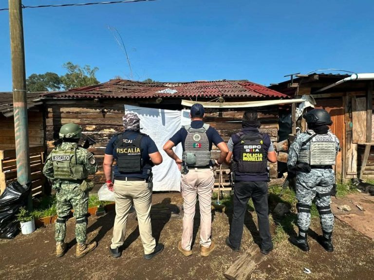 Caen 5 presuntos narcomenudistas tras dos cateos en Morelia; aseguran más de 5 mil dosis de drogas