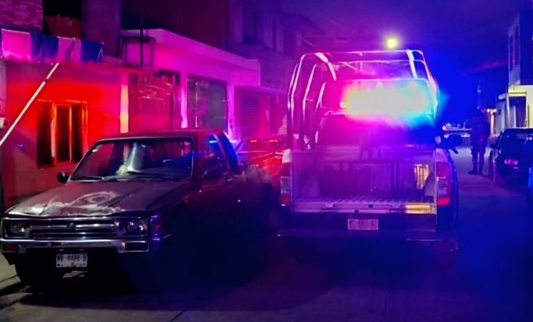Hallan a un masculino asesinado y encajuelado, en Uruapan