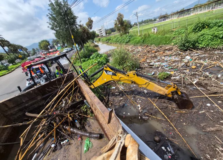 Retiran más de 70 toneladas de basura del Dren Barajas