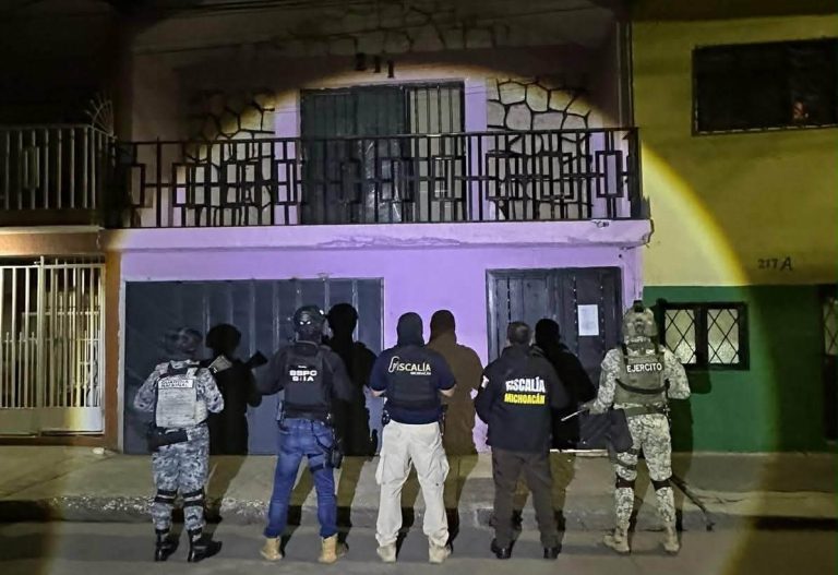 Cateos en Morelia dejan dos presuntos narcomenudistas detenidos y droga asegurada