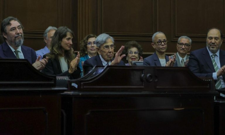 «En otro momento platicamos», la única respuesta de Cuauhtémoc Cárdenas a la prensa michoacana