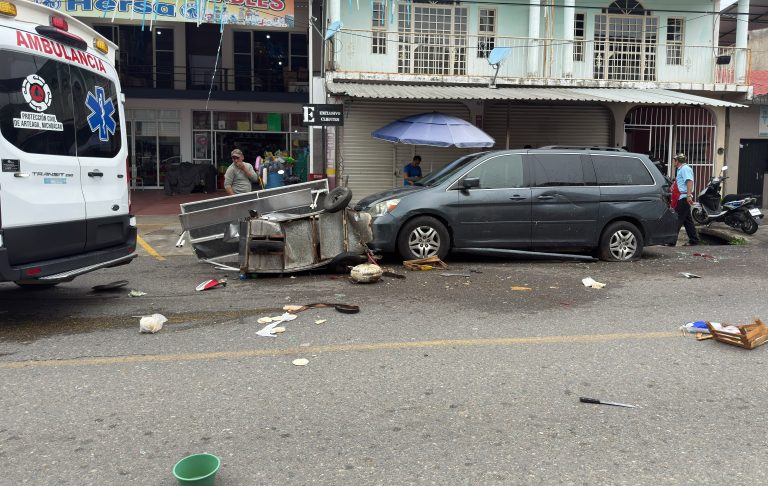 Conductor presuntamente ebrio atropella a taquero y provoca choque múltiple en Arteaga