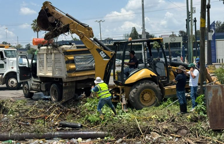 Gobierno Municipal atiende encharcamientos en avenida Benito Juárez