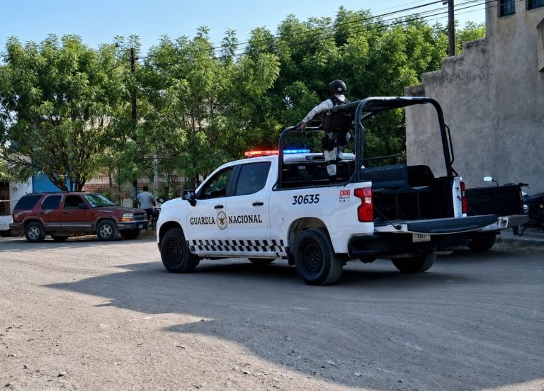 Localizan a un hombre asesinado con lesiones por explosivo en Apatzingán