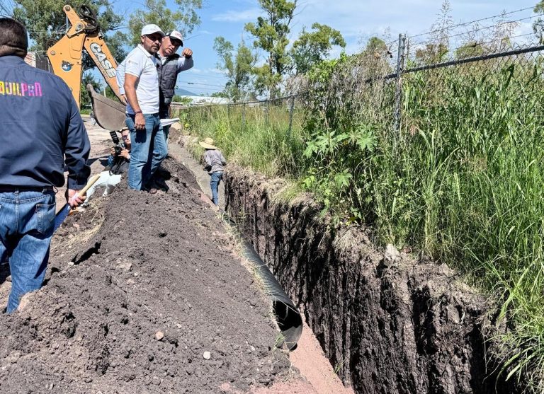 Inicia la construcción de colector sanitario en Jiquilpan