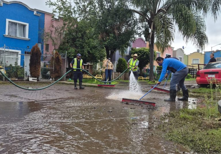Sindicato de Limpia se une a los trabajos en Hacienda Tinijaro