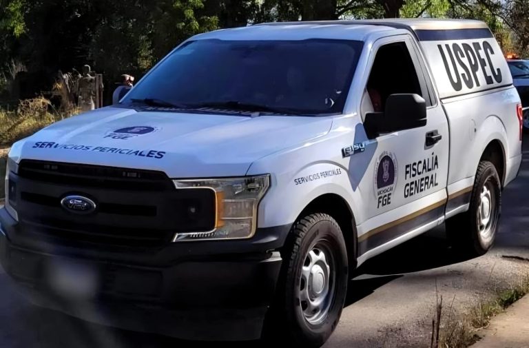 Abandonan cadáver embolsado y encobijado, en la comunidad de Parácuaro