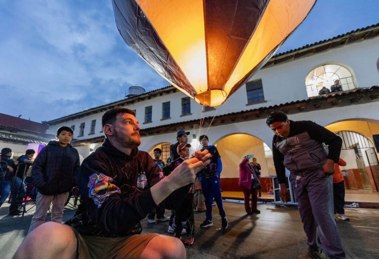 Globos monumentales transforman el cielo del Pueblo Mágico de Paracho