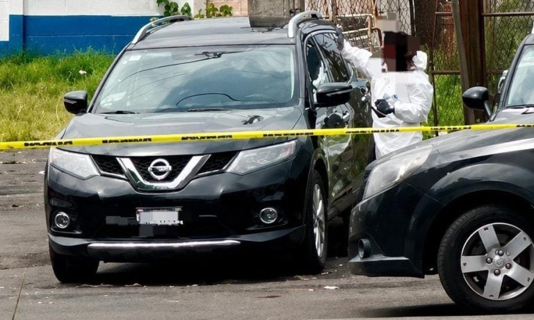 Balean a dos propietarios de lote de venta de autos usados, en Pátzcuaro