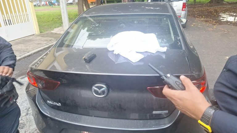 Detienen a dos presuntos robacarros tras persecución en Morelia; policías recuperan dos vehículos