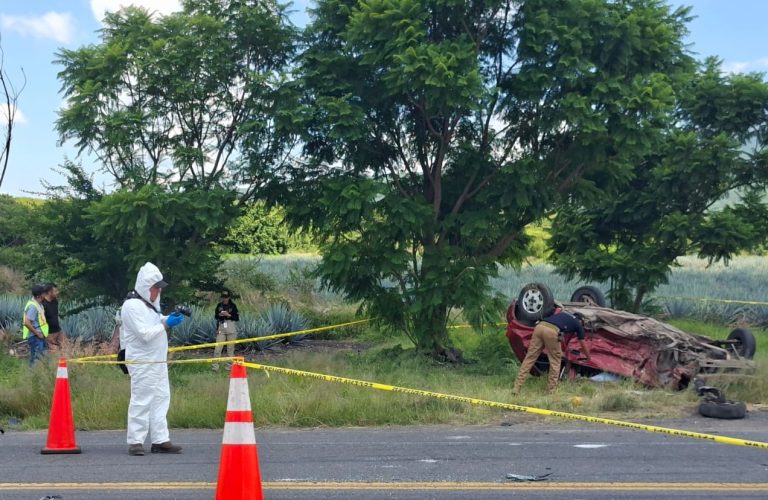 Dos personas mueren y cinco más resultan lesionadas tras fuerte choque carretero en La Piedad
