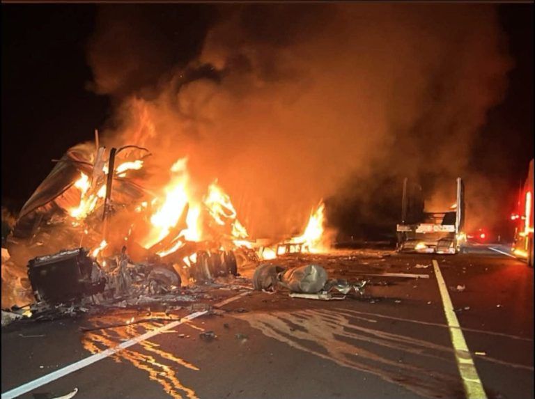 Se registran choque e incendios de vehículos en Arteaga y La Huacana