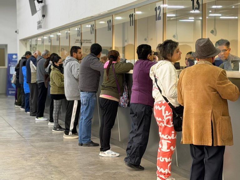 Ooapas acerca sus servicios a la ciudadanía instala módulo de pago en el CAM