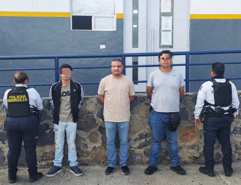 Recupera Policía Morelia dos vehículos robados con violencia y detiene a tres sujetos