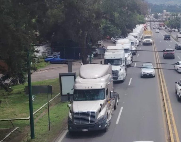Fiscalía de Michoacán investiga extorsiones contra transportistas en tramo Cuatro Caminos-LC
