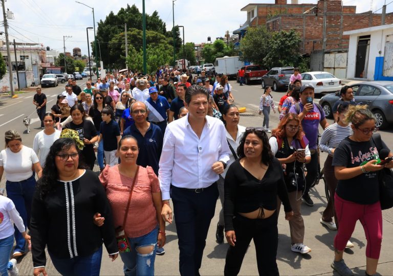 Con activación familiar, Alfonso Martínez inaugura parque lineal de Avenida Quinceo