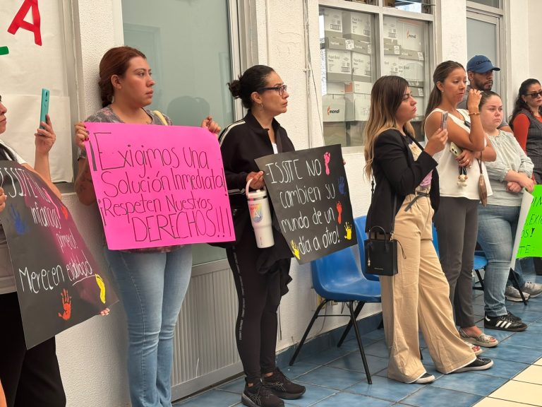 Padres de familia protestan por cierre de Estancia Infantil del ISSSTE Erandeni