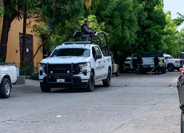 Hombre presuntamente dispara contra una mujer y después se quita la vida, en Apatzingán