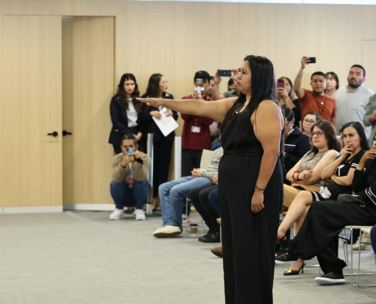 Isela Molina Aburto rinde protesta como jefa de tenencia de Santiago Undameo