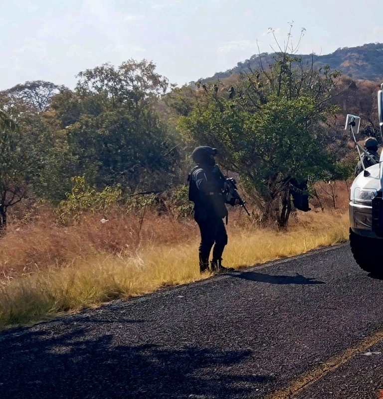 Policías repelen agresión armada en la carretera “nueva” a Acahuato