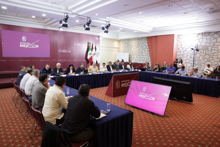 Bedolla y autoridades de Cherán acuerdan ruta de trabajo para 2027