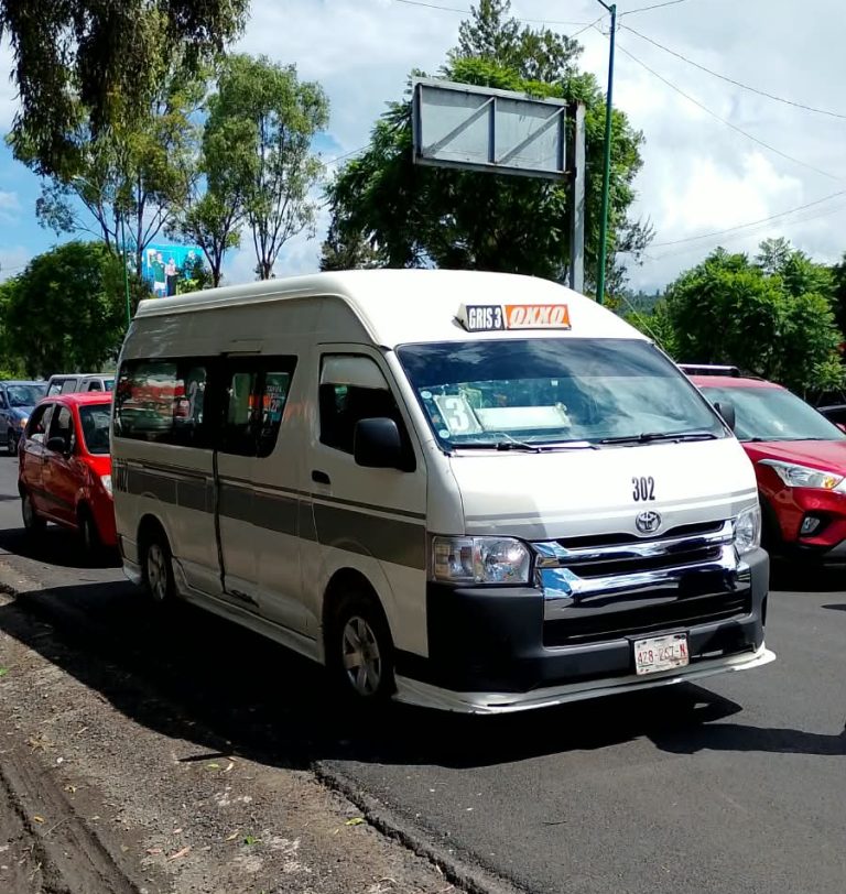 Automovilista y chofer de combi se agarran a golpes en el Libramiento Oriente de Morelia