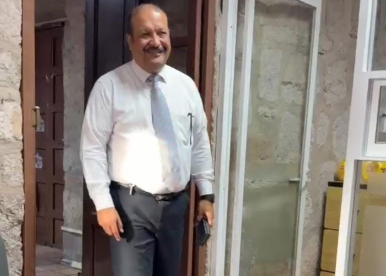 Se da notificada Rectoría, queda restituido jurídica y materialmente director de Facultad de Derecho