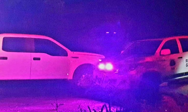 Hallan a hombre asesinado a la orilla de la carretera Morelia-Chiquimitío