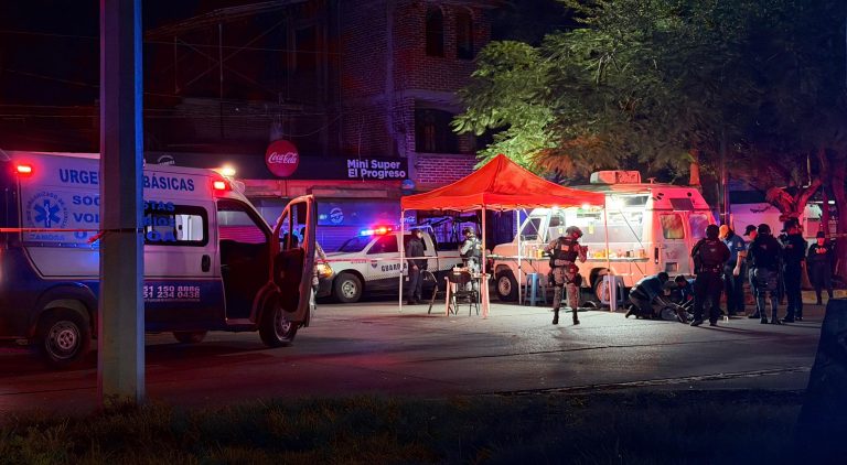 Sujeto armado es asesinado en puesto de venta de comida, en Zamora