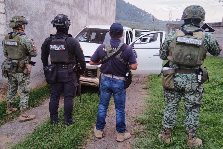 Fueron tres detenidos tras enfrentamiento en Tacámbaro; dos resultan heridos