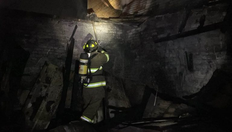 Se registra incendio en domicilio deshabitado de la colonia Agustín Arriaga Rivera, de Morelia