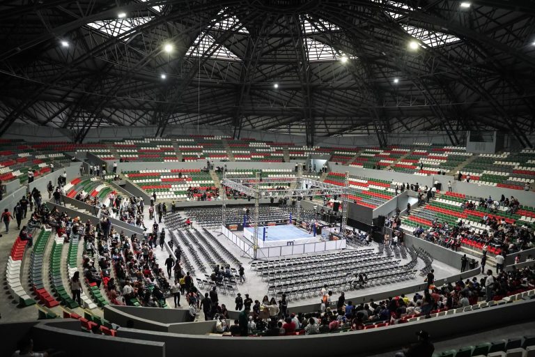 Con lucha libre, se reinagura el Domo Bicentenario en Morelia