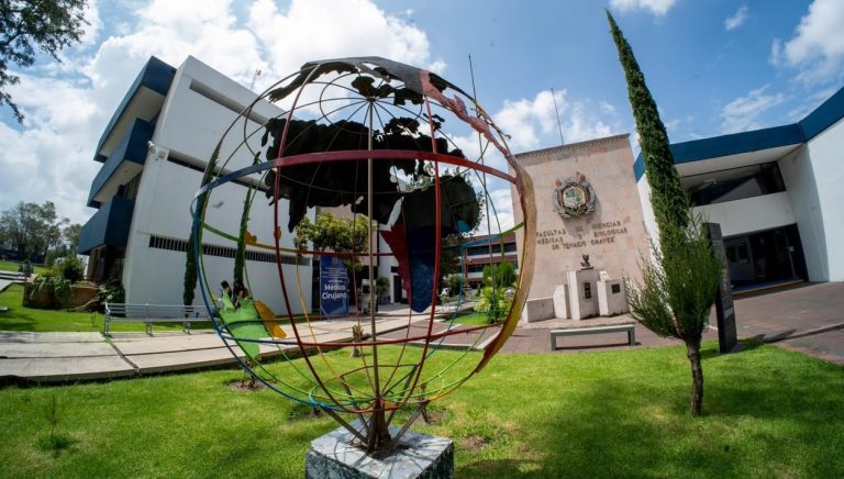 Sin garantía de ingreso a Medicina y a alto costo, UMSNH dispuso abrir taller para aspirantes