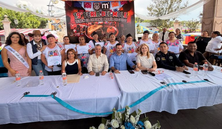 Inauguran la Feria del Mole en Santa María de Guido
